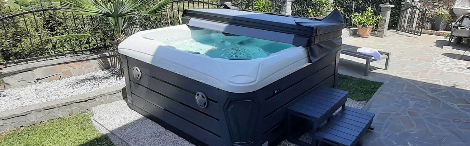 Maintenance and cleaning of the hot tub