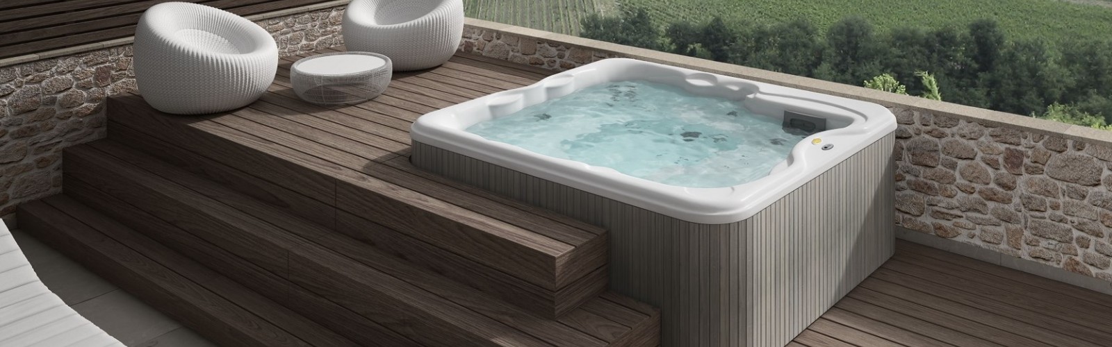 How to maintain water in a hot tub