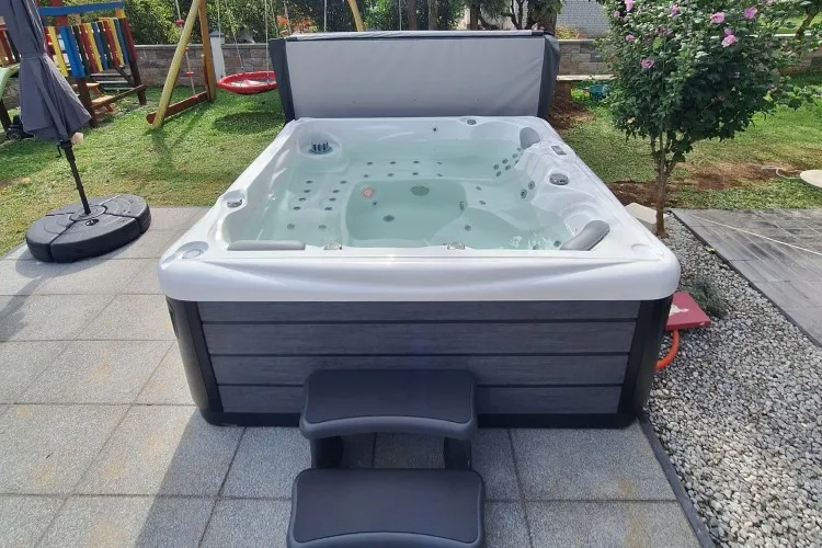 Hot Tub jjspa Beta 423