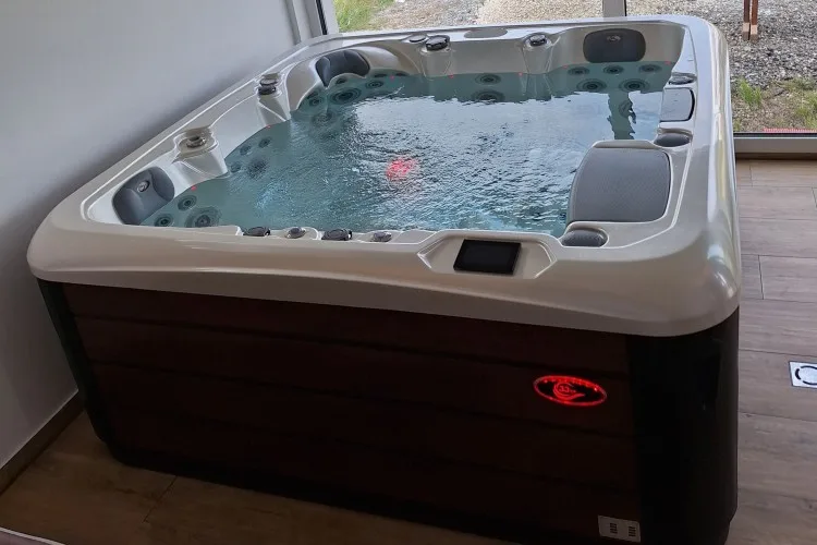 Hot tub Alpha 823a