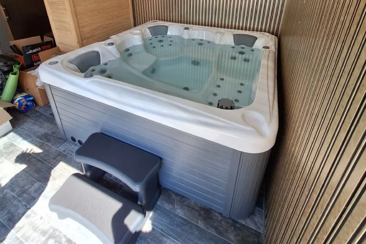 Hot Tub Gamma 223