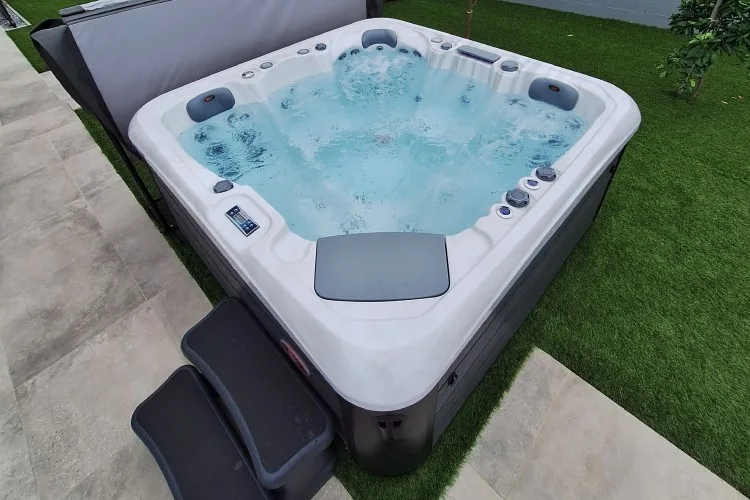 Hot tub Beta 523