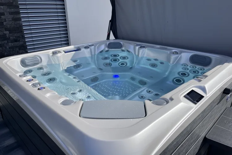 hot tub Alpha 723