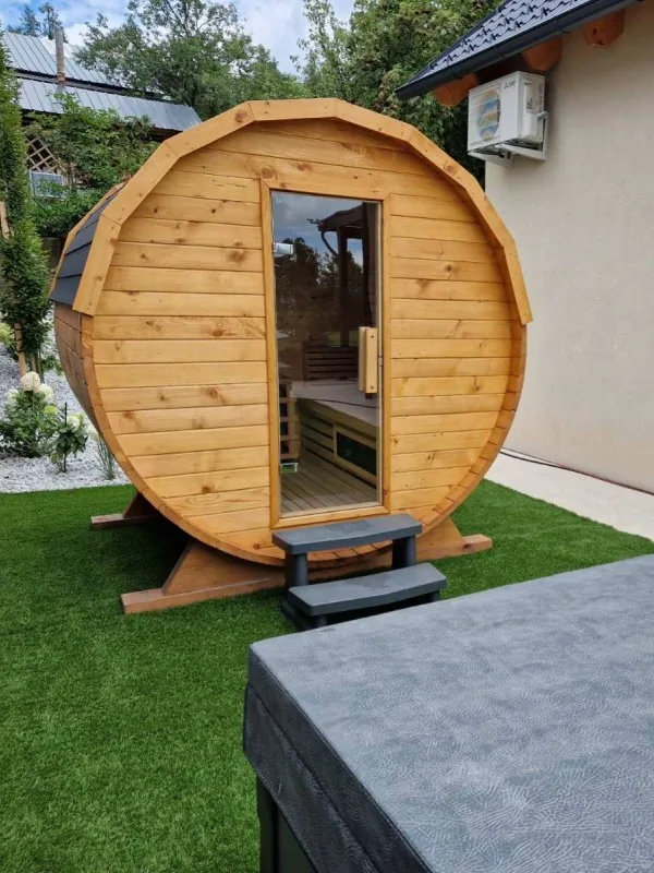 JJSPA SF225 outdoor barrel sauna in a garden