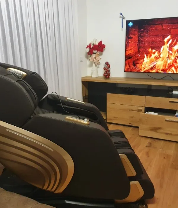 ASTARIJA AJ-800 PLUS massage chair in a living room