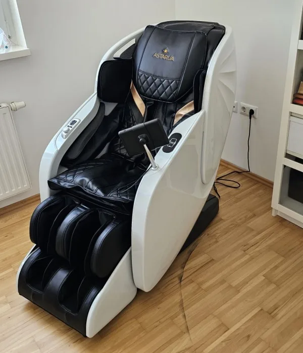 ASTARIJA SHELL massage chair in black and white
