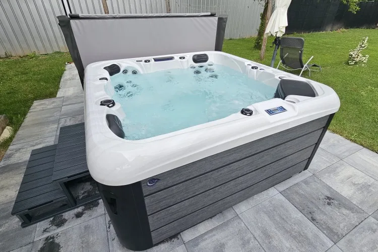 Hot Tub Beta 523
