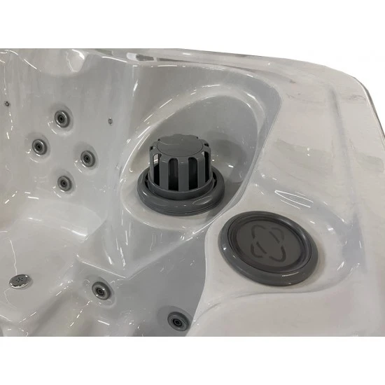 JJSPA Beta 521 - Hot tub