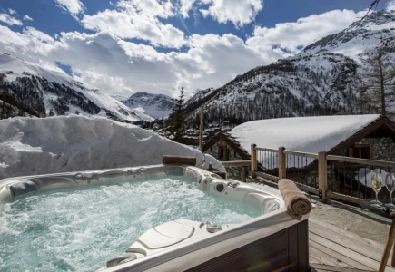 Benefits of using a hot tub in winter