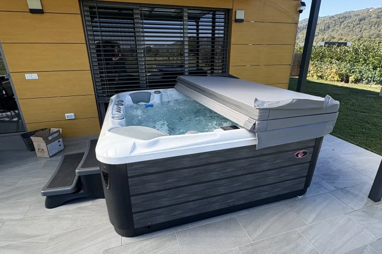 Hot tub Alpha 823