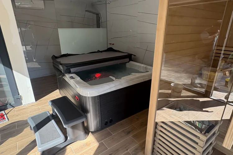 Hot tub Gamma 122